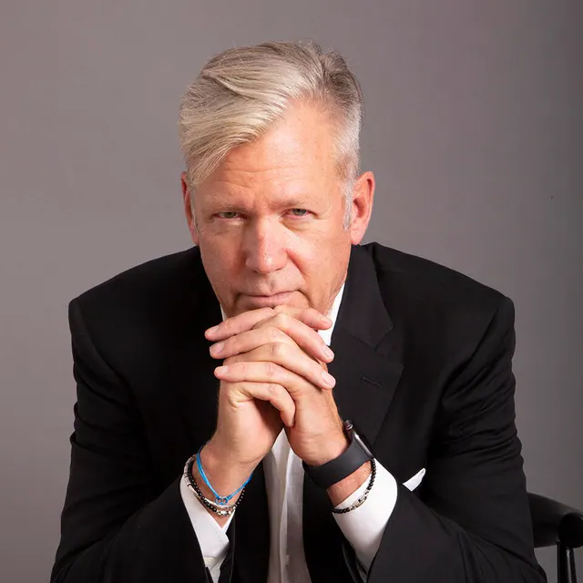 Portrait of Chris Hansen